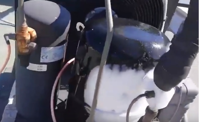 compresor r404 yapada pe aspiratie.jpg