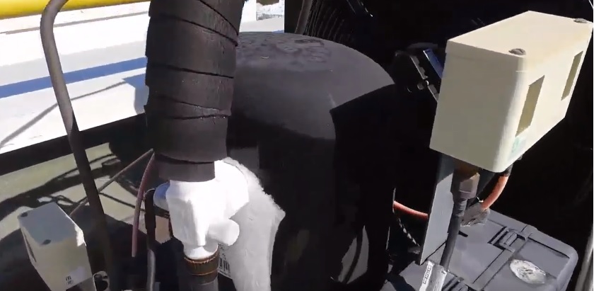 agregat frigorific r404 detaliu presostate si aspiratie plina de yapada.jpg