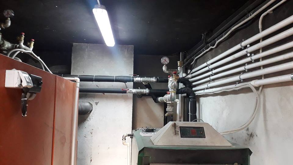 detaliu conducte si statie de dedurizare apa .jpg