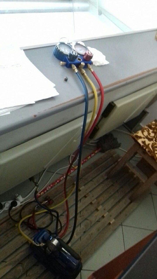 VITRINA FRIGORIFICA R404A AM ASTUPAT GAURA DIN VAPORIYATOE ACUM O VIDEY .jpg