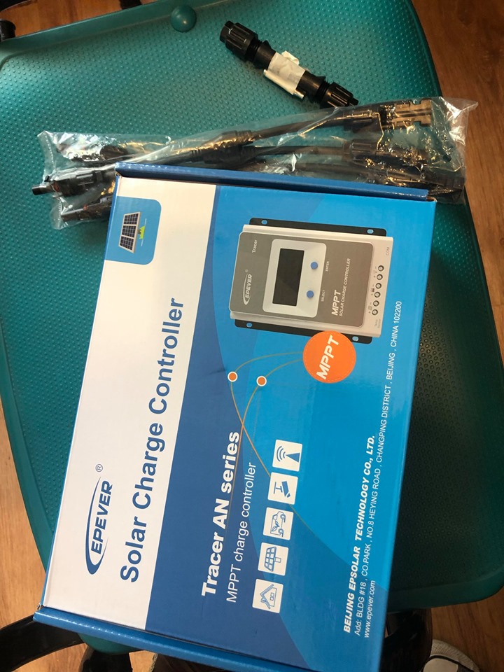 controler mppt si conectori MC4.jpg