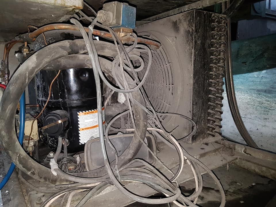 1 detaliu compresor condensator.jpg