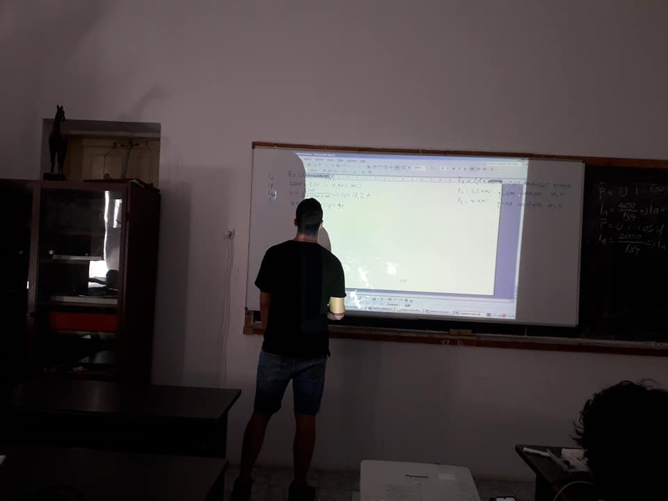 radu rezolva 3 circuite de priza la un imobil U=230V curent alternativ.jpg