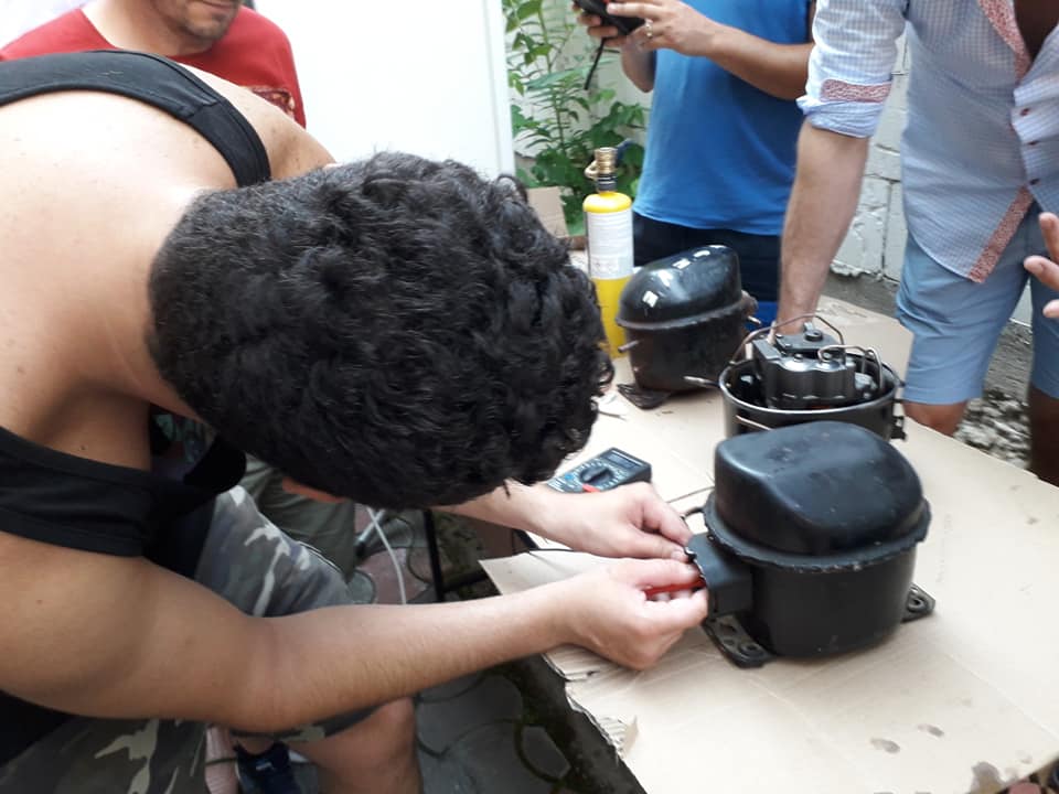 Punem dispoyitivul de pornire pe compresorul cu freon r600.jpg