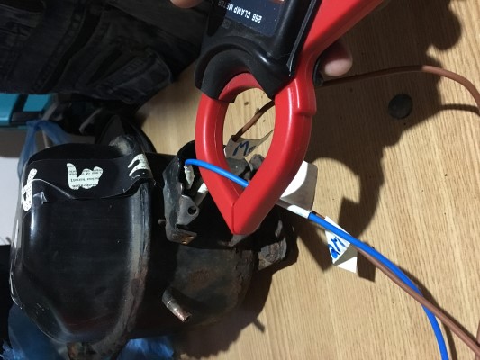 clamp meter sa masuram indirect curentul unui asincron monofazat .JPG