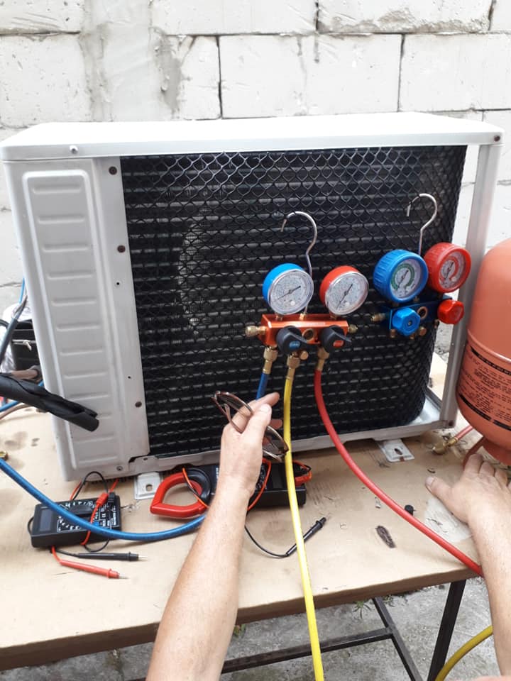 baterii de manometre aer conditionat .jpg