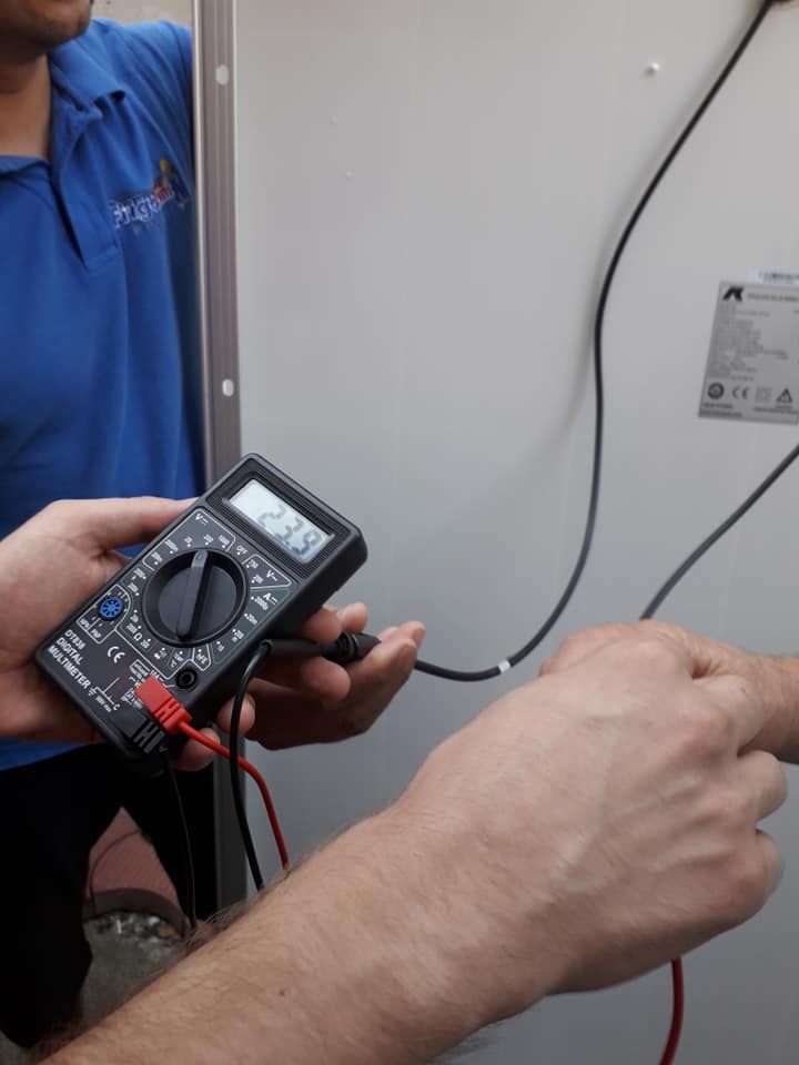 Panou fotovoltaic masuram tensiunea in gol .jpg