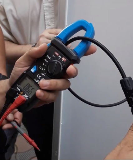 Panou fotovoltaic P=300W curentul de scurtcircuit.jpg