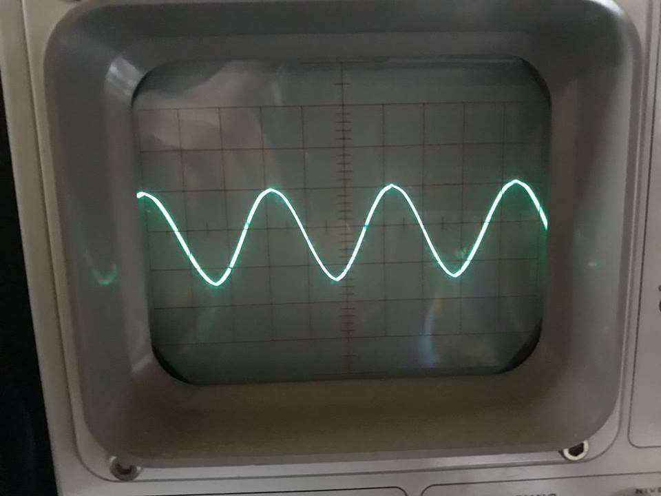 iesire din inverter sin pur.jpg