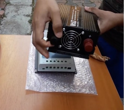 Conexiuni inverter la U=24V curent continuu.jpg