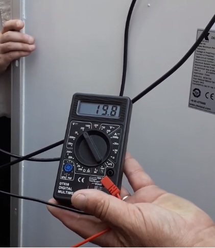 tensiunea de mers in gol lumina difuya panou fotovoltaic 300W.jpg