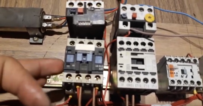 blocul de contactoare camera frigorifica.jpg