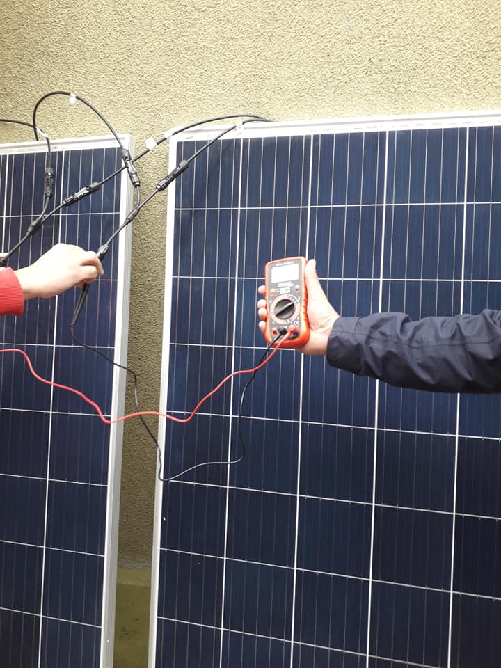 curentul masurat I=20A curentul dat de 2 panouri in paralel.jpg