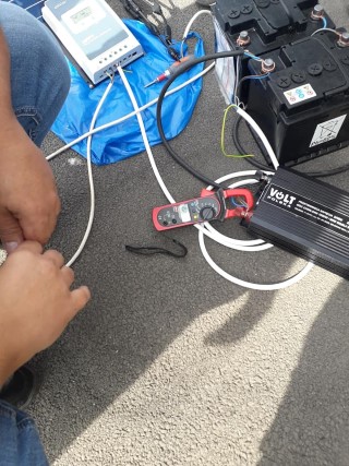 curentul absorbit din acumulatori U-24V (Mobile).jpg