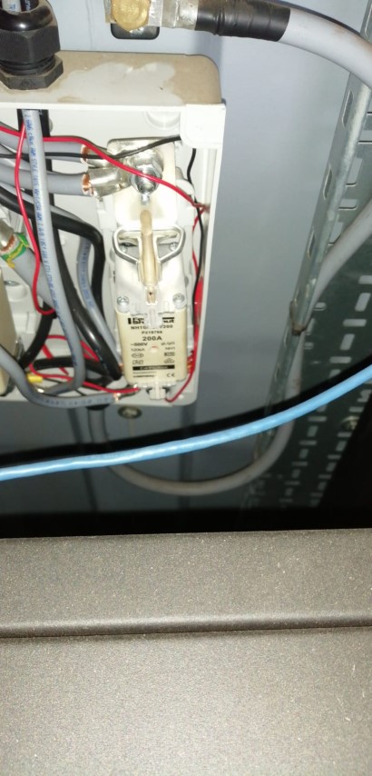 disjunctor 200A (Small).jpg