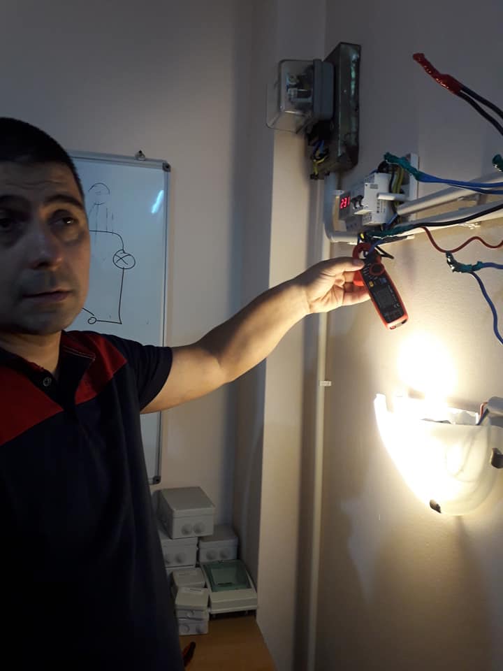 masuram curentul electric consumat de o aplica .jpg