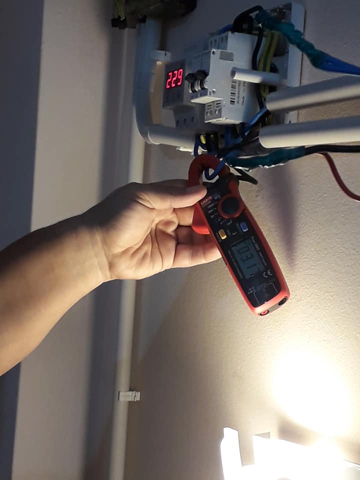 curentul absorbit de circuitul de lumina si priza .jpg