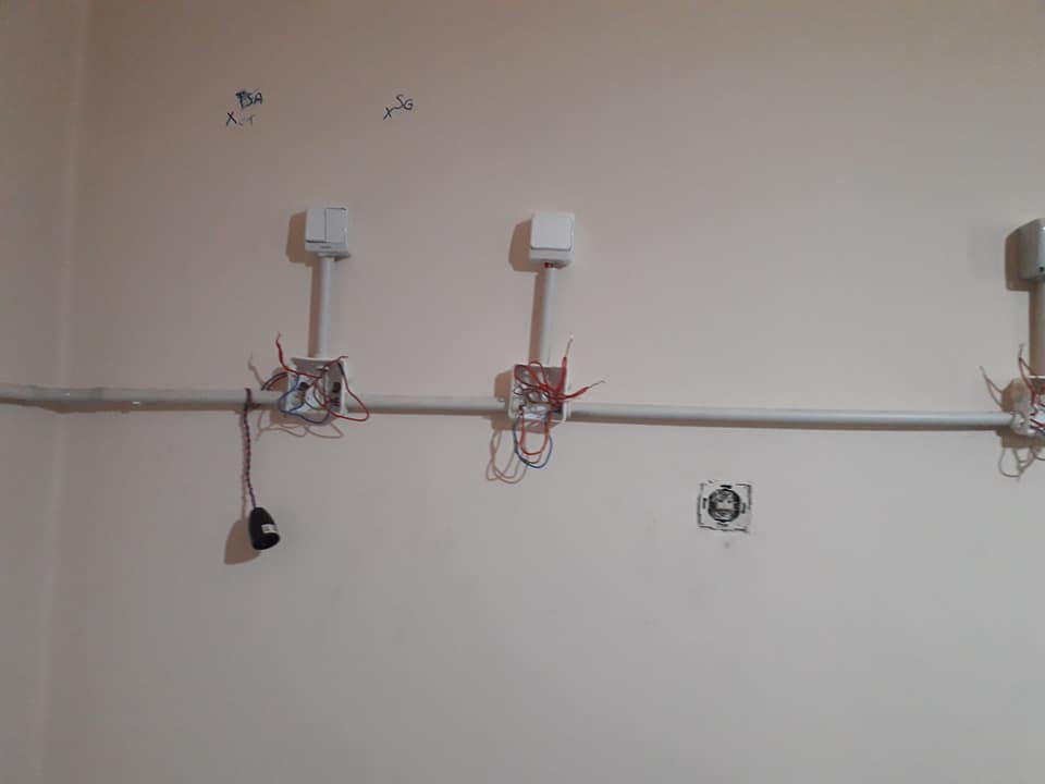 circuit iluminat cu trei locuri de lampa .jpg