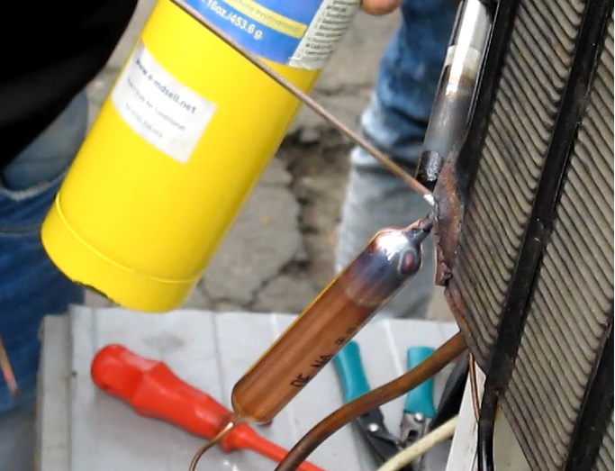 Sudura filtru la iesire din condensator.jpg