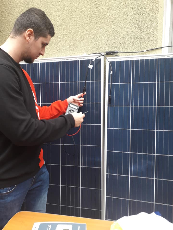 Legaturi electrice conectori MC4.jpg