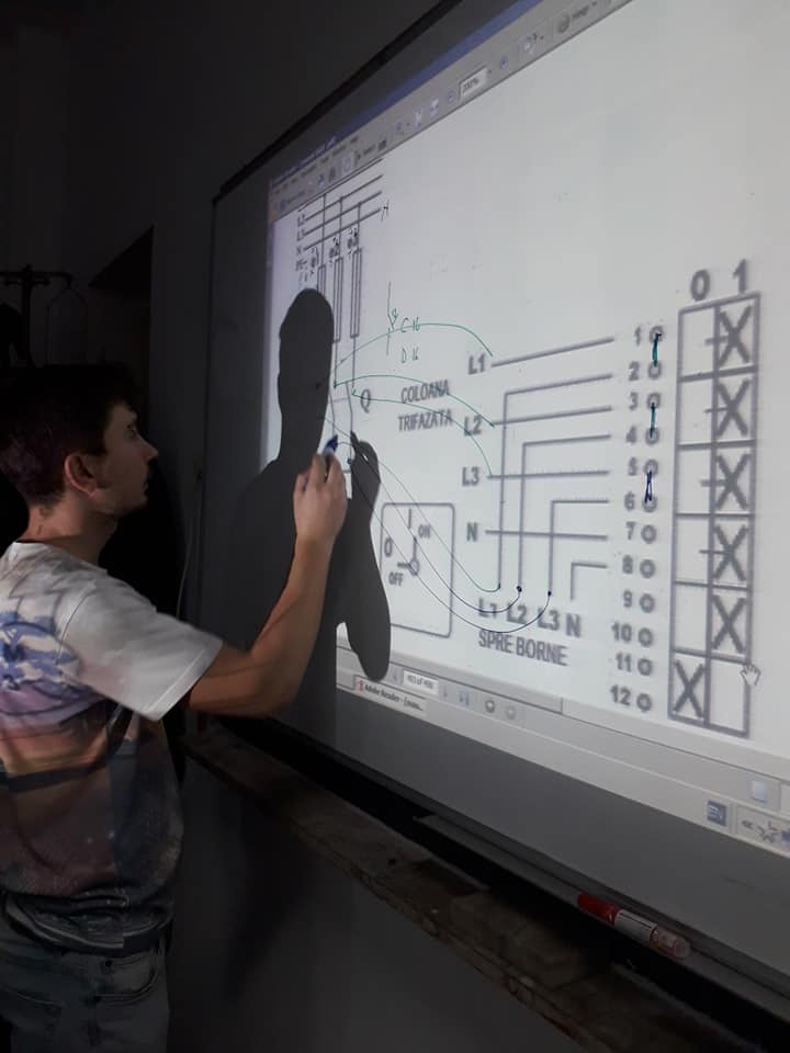 contactor pornit oprit trifayat asincron .jpg