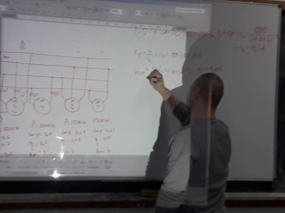 coloana trifazata alimentez din faza si nul motor monofazat U=230V.jpg