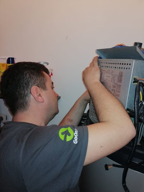 SCOALA FACE DIFERENTA , MERITA UN CURS DE FRIGOTEHNIST.jpg