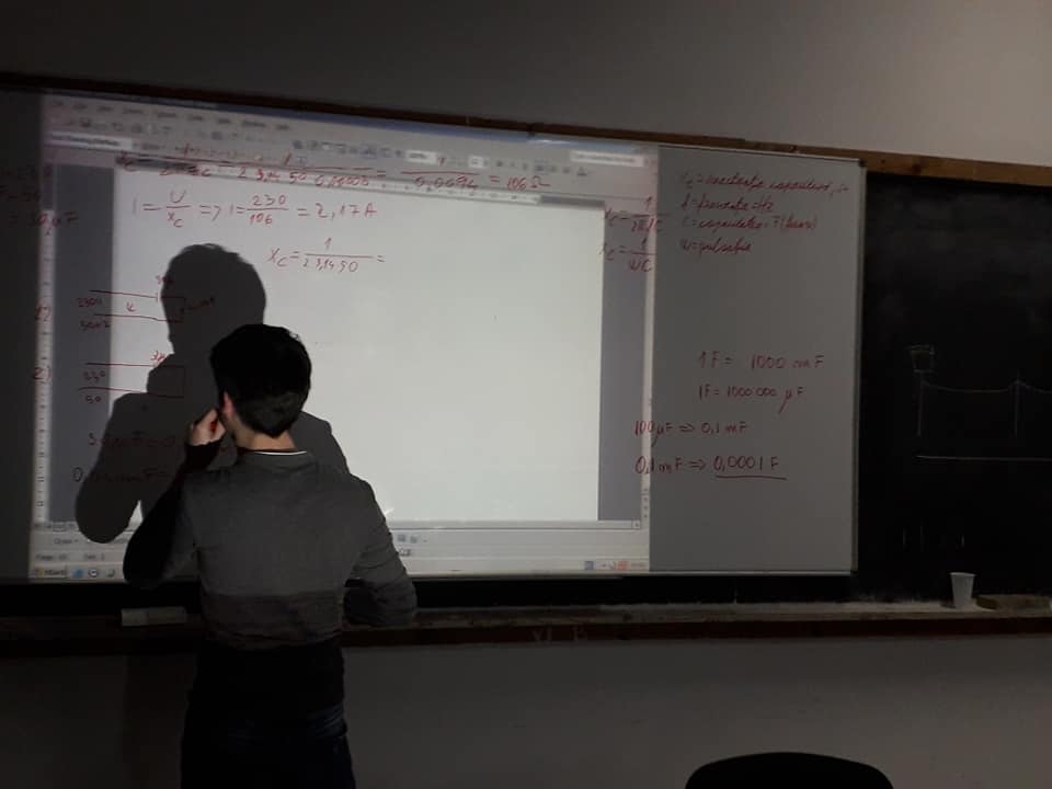reactanta capacitiva C=o,1F U=10V f=50Hz.jpg
