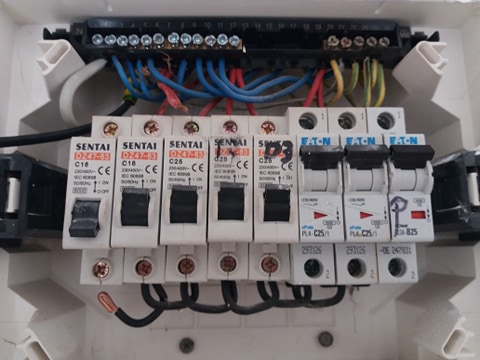 tablou electric monofazat facut de autorizat.jpg