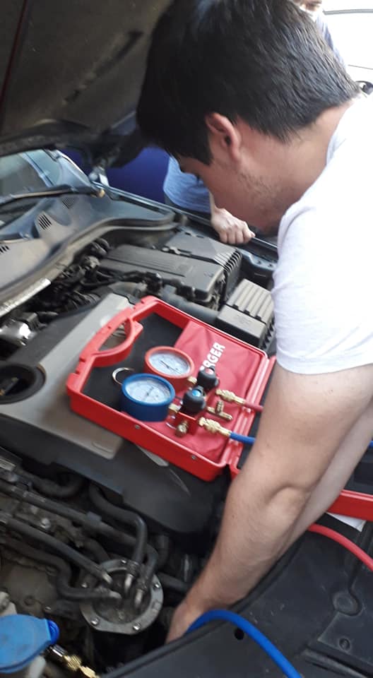 AER CONDITIONAT AUTO BATERIA DE MANOMETRE.jpg