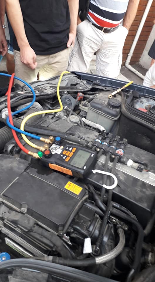 Aer conditionat auto freon R134A baterie electronica .jpg