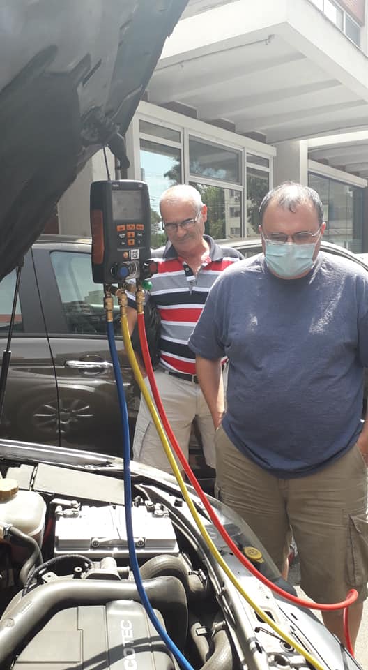 bateria de manometre electronica trecuta pe freon R134A.jpg