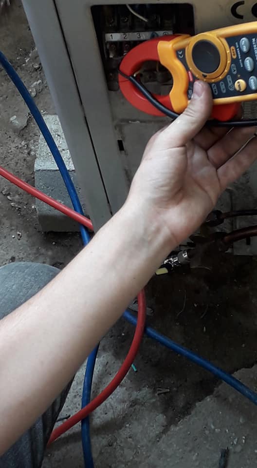 masuratori electrice curent absorbit de compresor aer conditionat 12000 btu .jpg