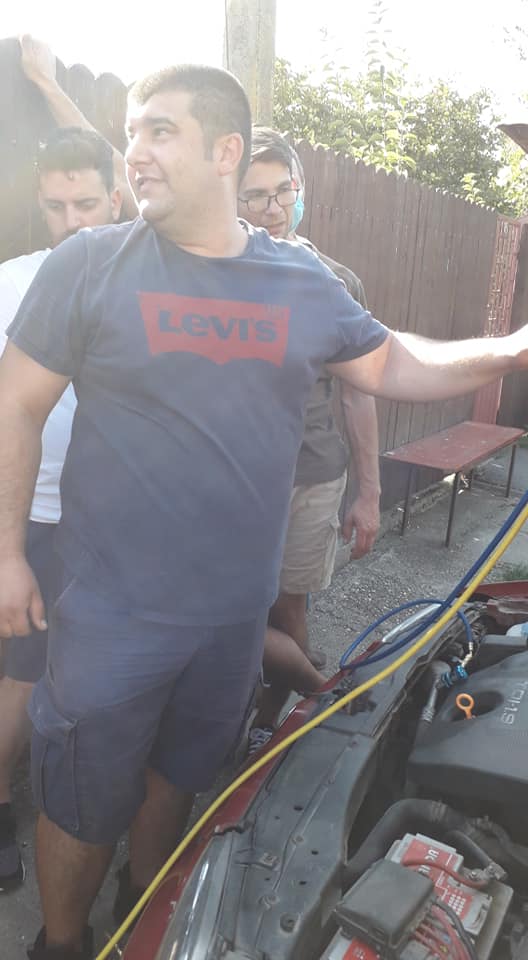 Aer conditionat auto freon R134A bateria de manometre.jpg