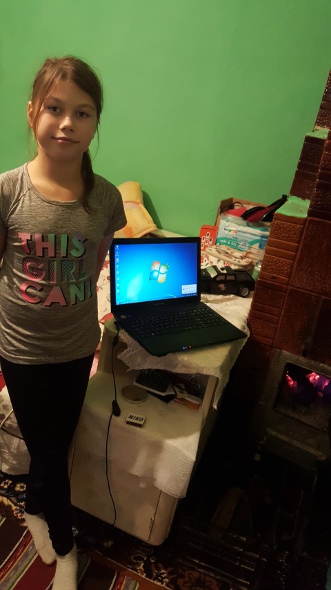 familie 4 copii leptopul (Small).jpg