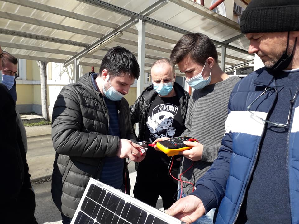 Pe la practica cu fotovoltaici.jpg