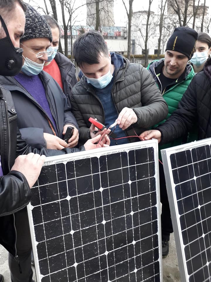 curentul debitat masurat cu clamp metrul.jpg