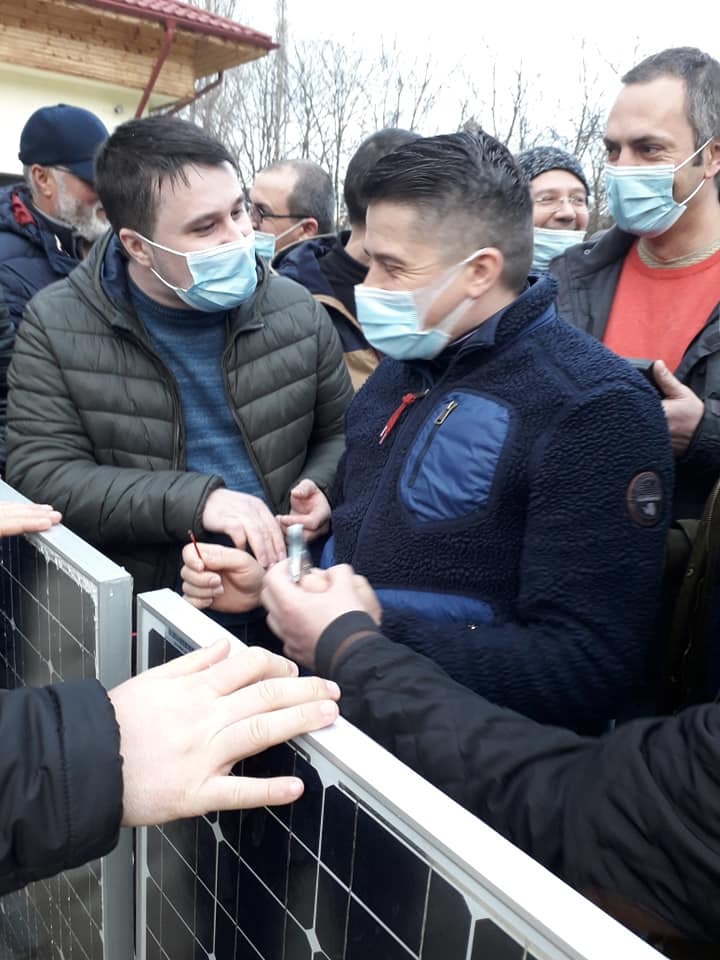 Codrut face prima verificare cu aparatul de masura.jpg