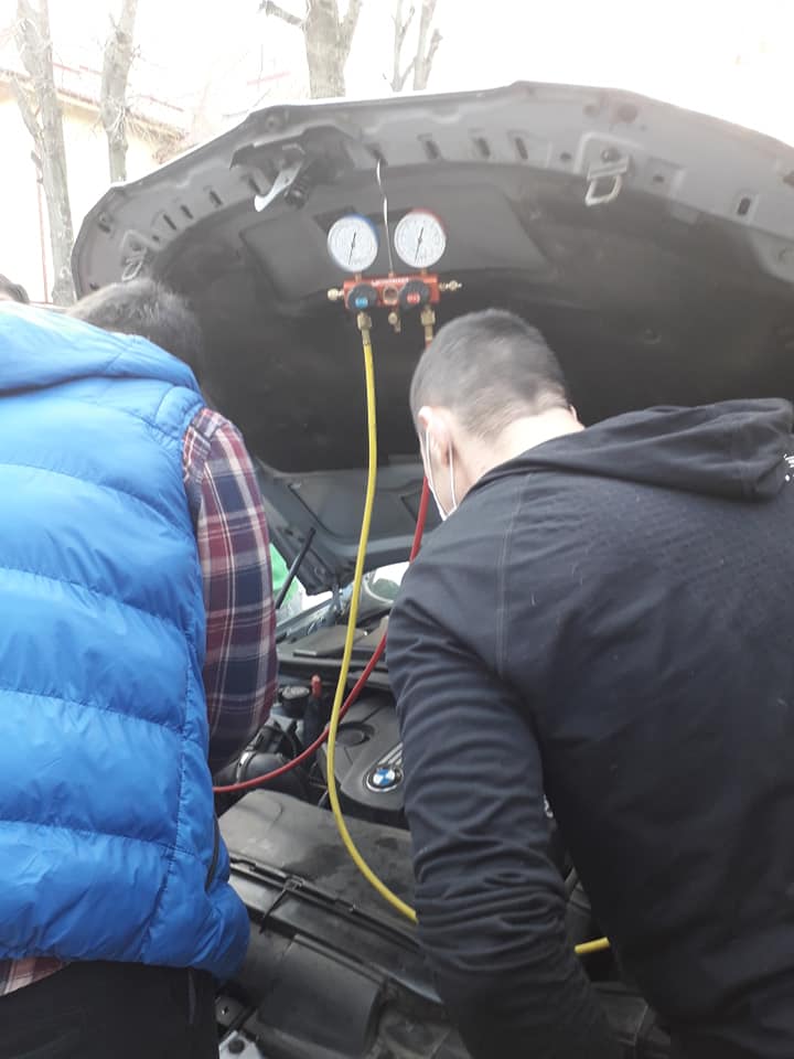 aer conditionat auto montam cuplele.jpg