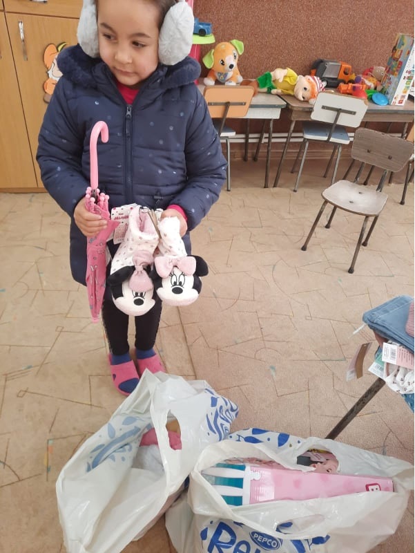 frumoasa noastra Angelica ,o fetita cuminte care are note mari 1.jpg