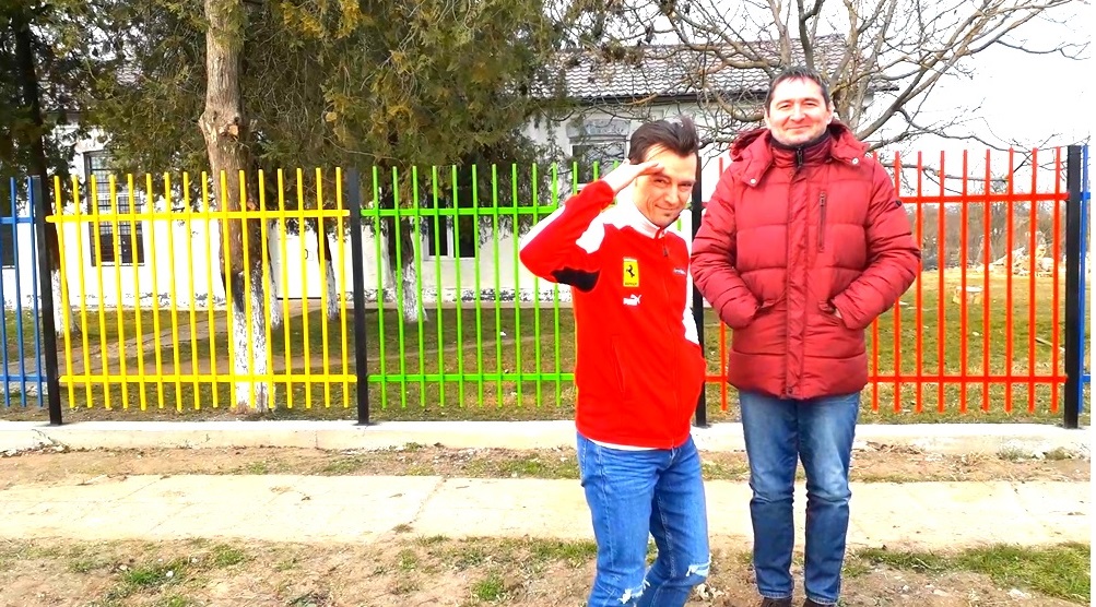 pe la portile scolii.jpg