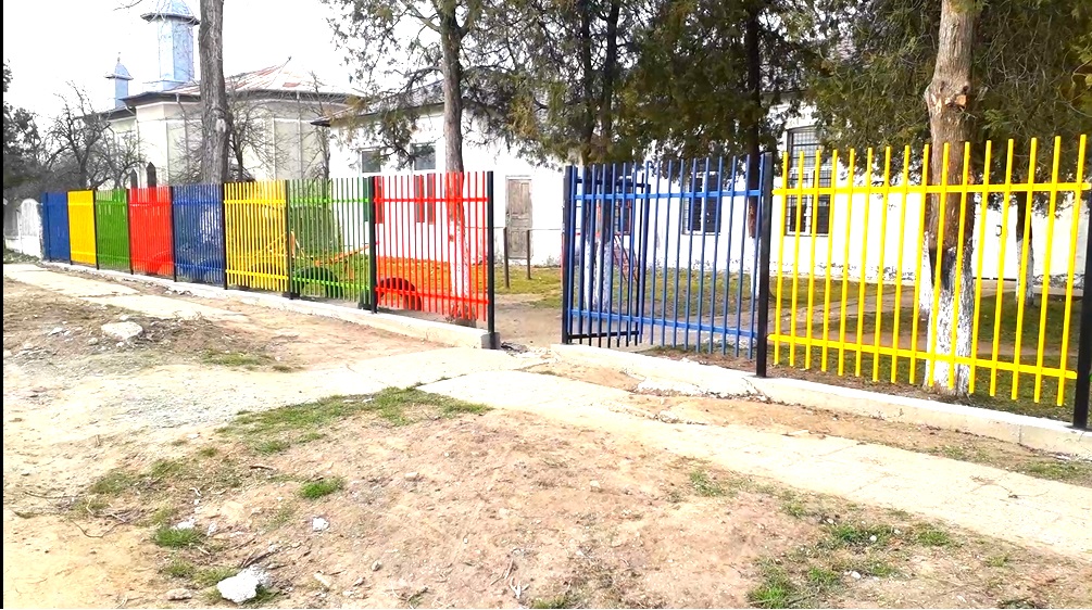 scoala uitata de timp.jpg