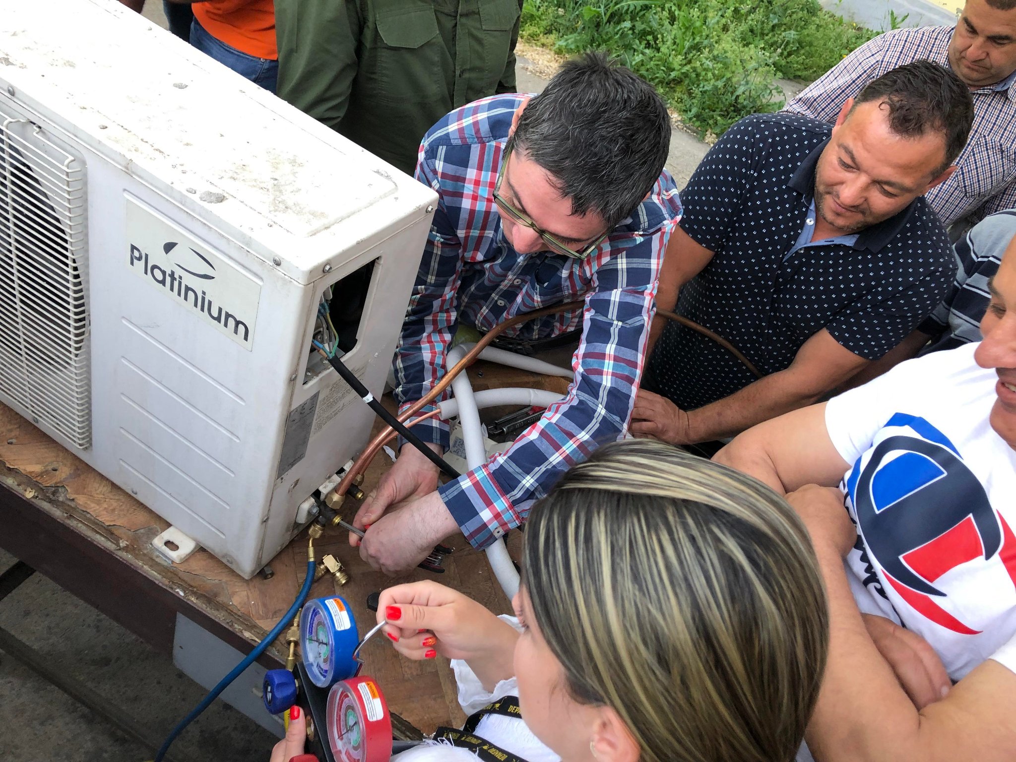 deschidem robinetii de la valve cu imbusul.jpg