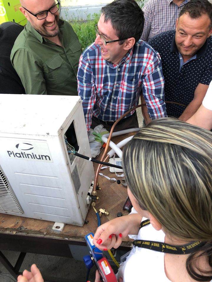 practica aer conditionat freon R32.jpg