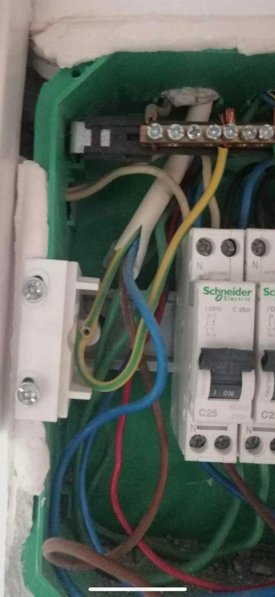 tablou electric executat gresit.jpg