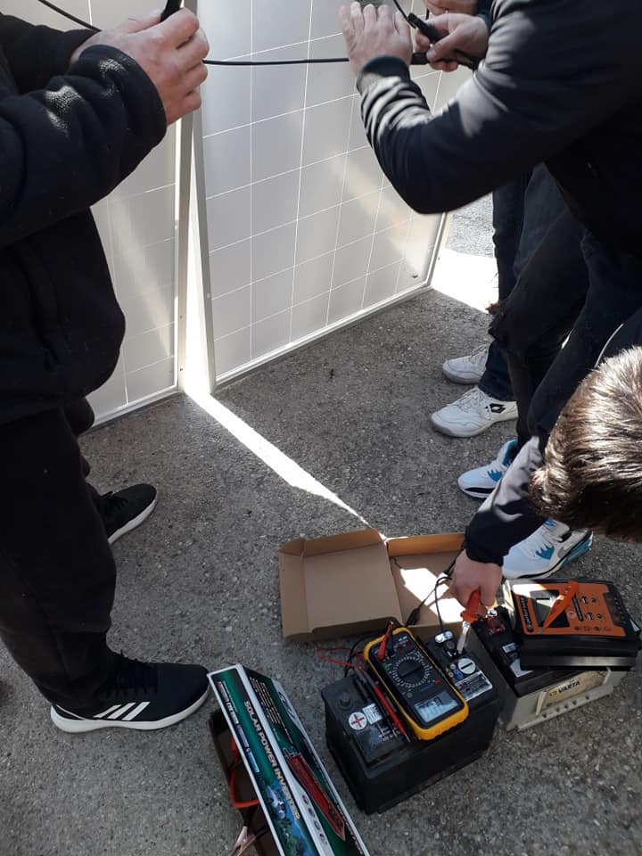 controlerul este alimentat cu 31V=Vmp.jpg