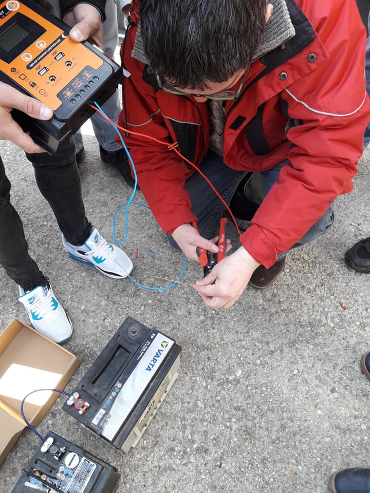 masuratori electrice panouri ftv folosim clamp metrul.jpg