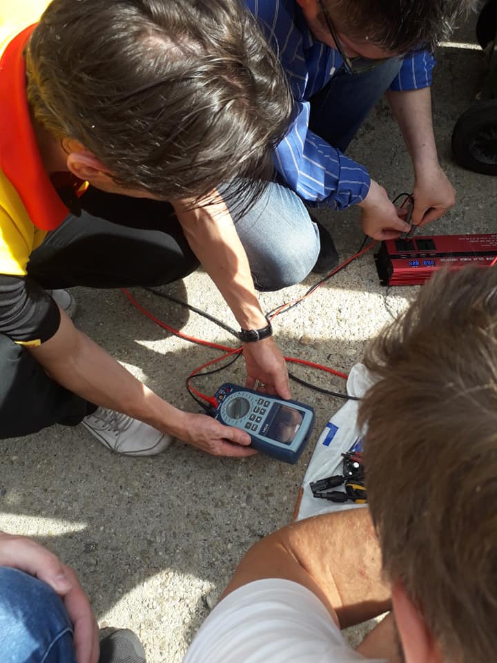 viyualiyare forma de unda U=230V ca sinusoida modificata.jpg