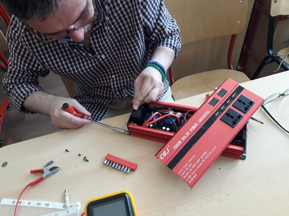 VERIFICARE INVERTER 2000w U=230V SIN MODIFICAT.jpg