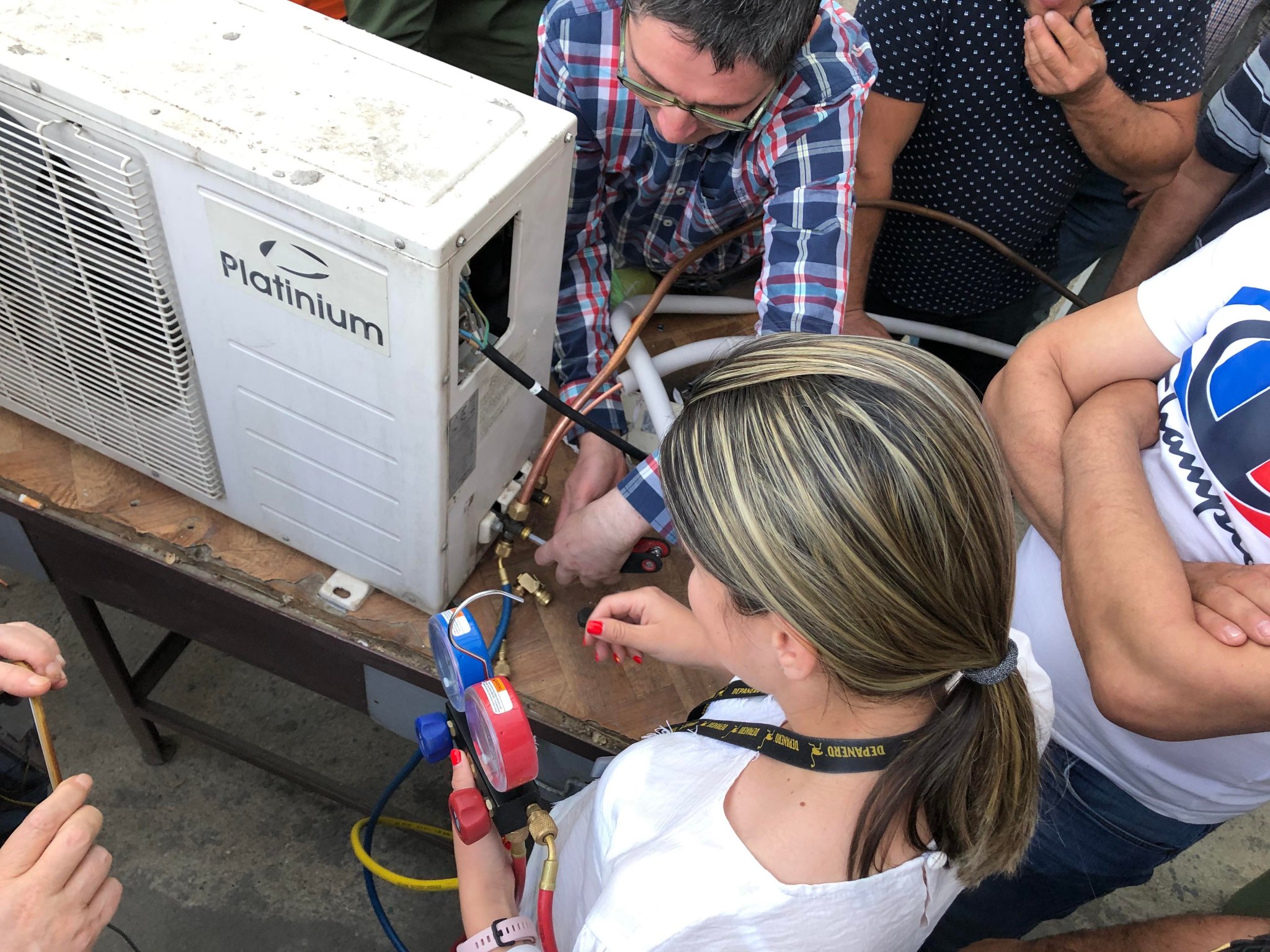 AM GASIT O POYA CU UNITATEA EXTERNA DE 12000 BTU.jpg